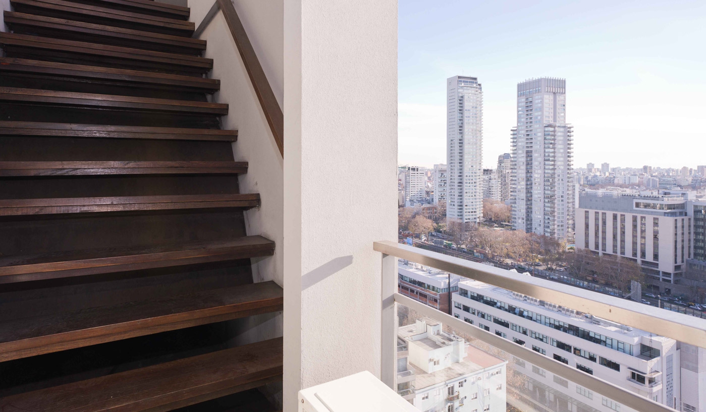 Three Storey Penthouse with Private Terrace, BBQ and Hot-Tub