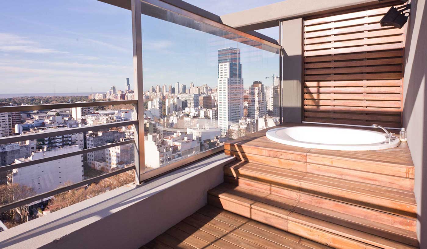 Three Storey Penthouse with Private Terrace, BBQ and Hot-Tub