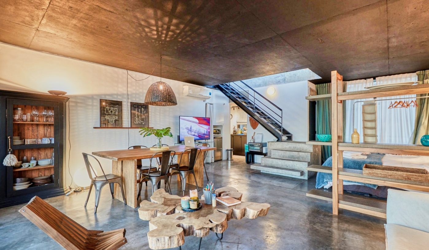 Amazing Two Storey Loft With Private Terrace, BBQ and Pool