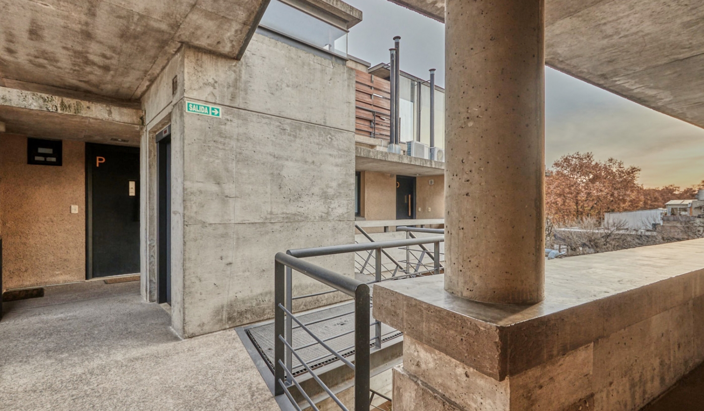 Amazing Two Storey Loft With Private Terrace, BBQ and Pool