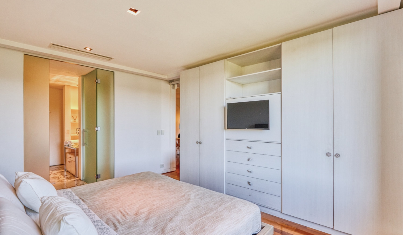 Luxurious One Bedroom Apartment in Fabulous Faena Hotel