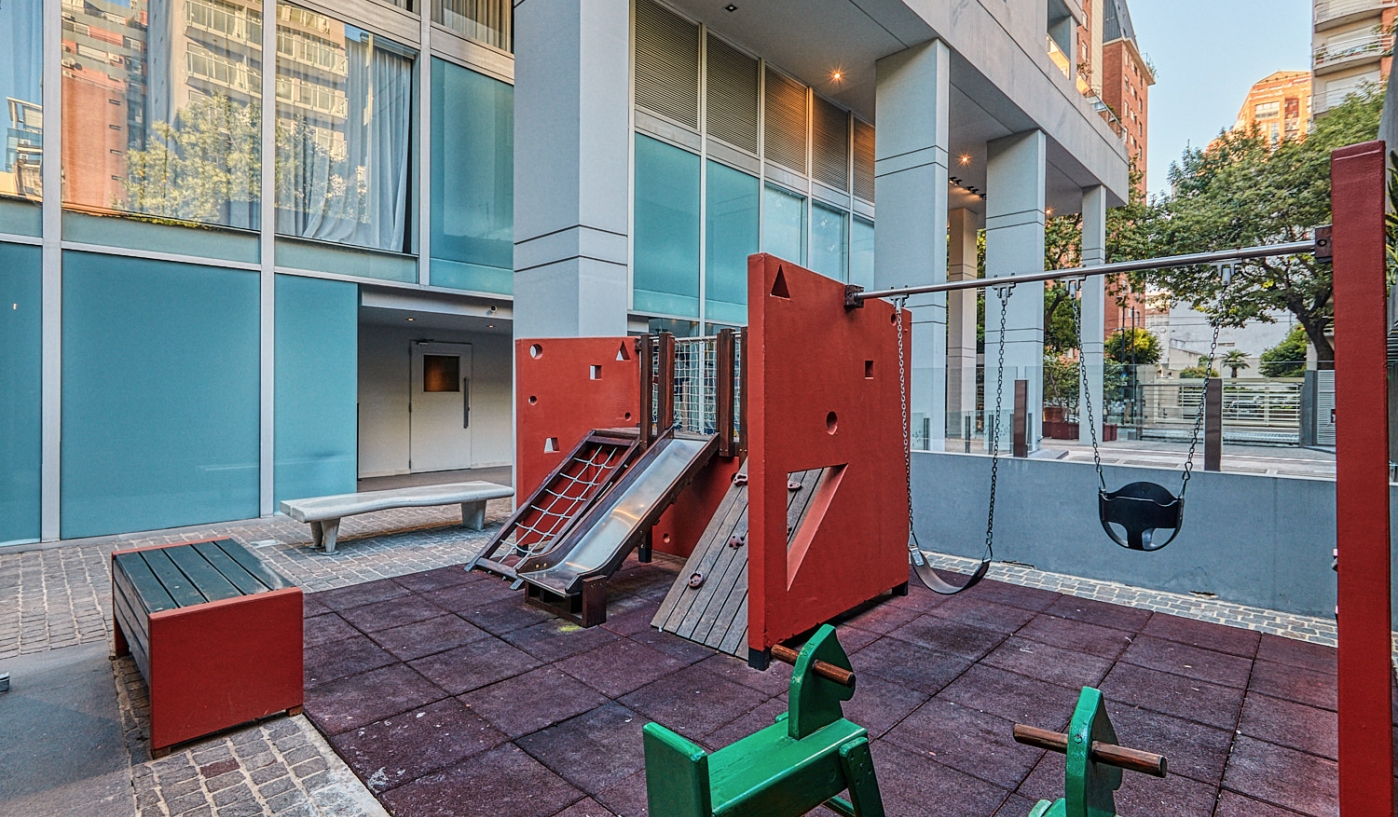 Spectacular One Bedroom Apartment in Luxury Building