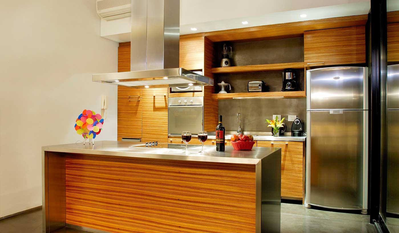 Stylish Two Bedroom House with Private Rooftop Pool and Sundeck