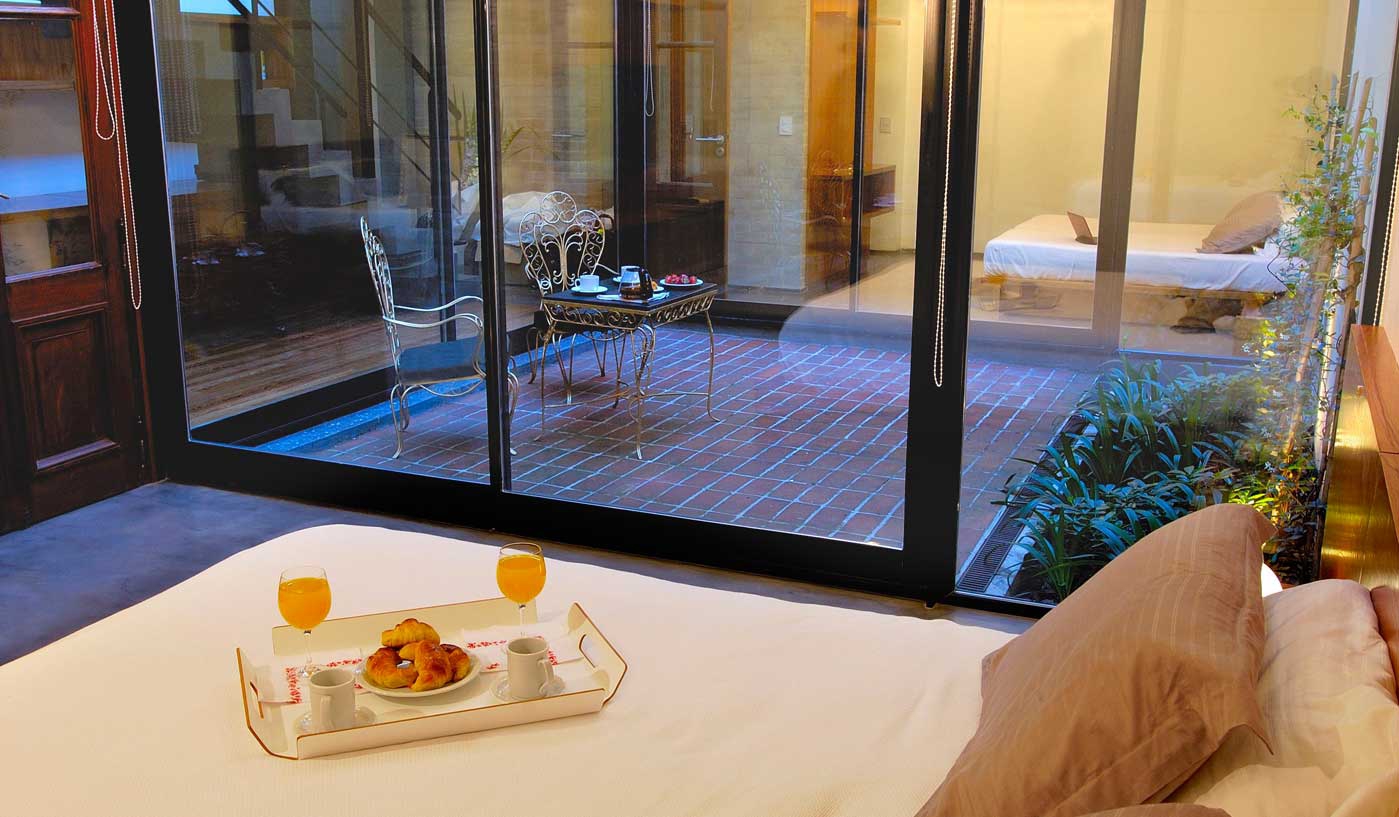 Stylish Two Bedroom House with Private Rooftop Pool and Sundeck