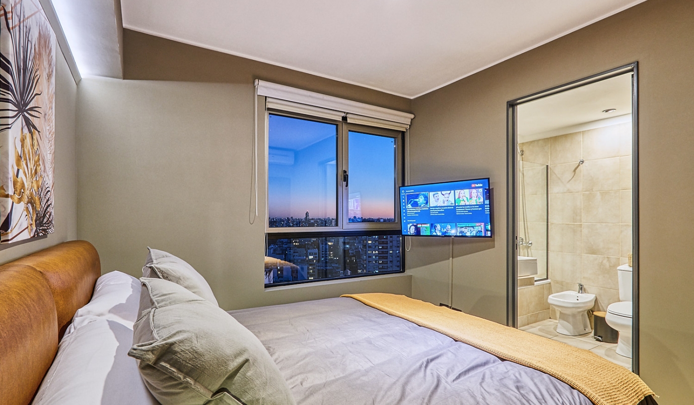 Top Fully Remodeled Two Bedroom Apartment with Pool, Gym and Great Views