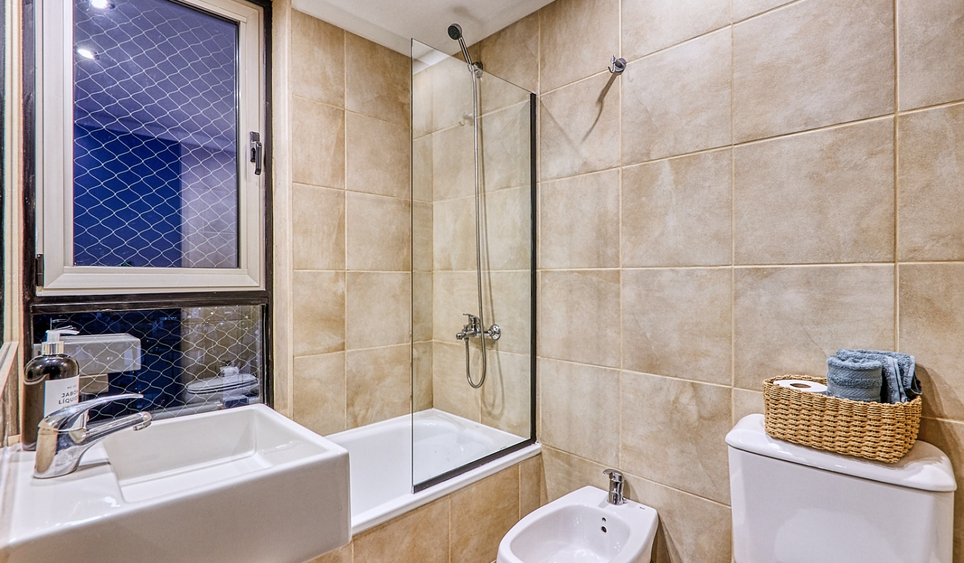 Top Fully Remodeled Two Bedroom Apartment with Pool, Gym and Great Views