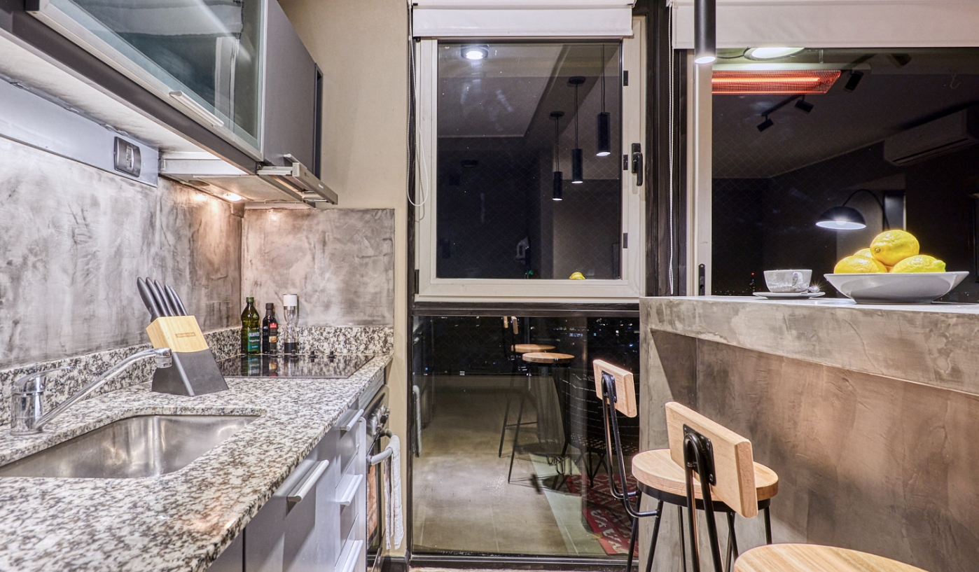 Top Fully Remodeled Two Bedroom Apartment with Pool, Gym and Great Views