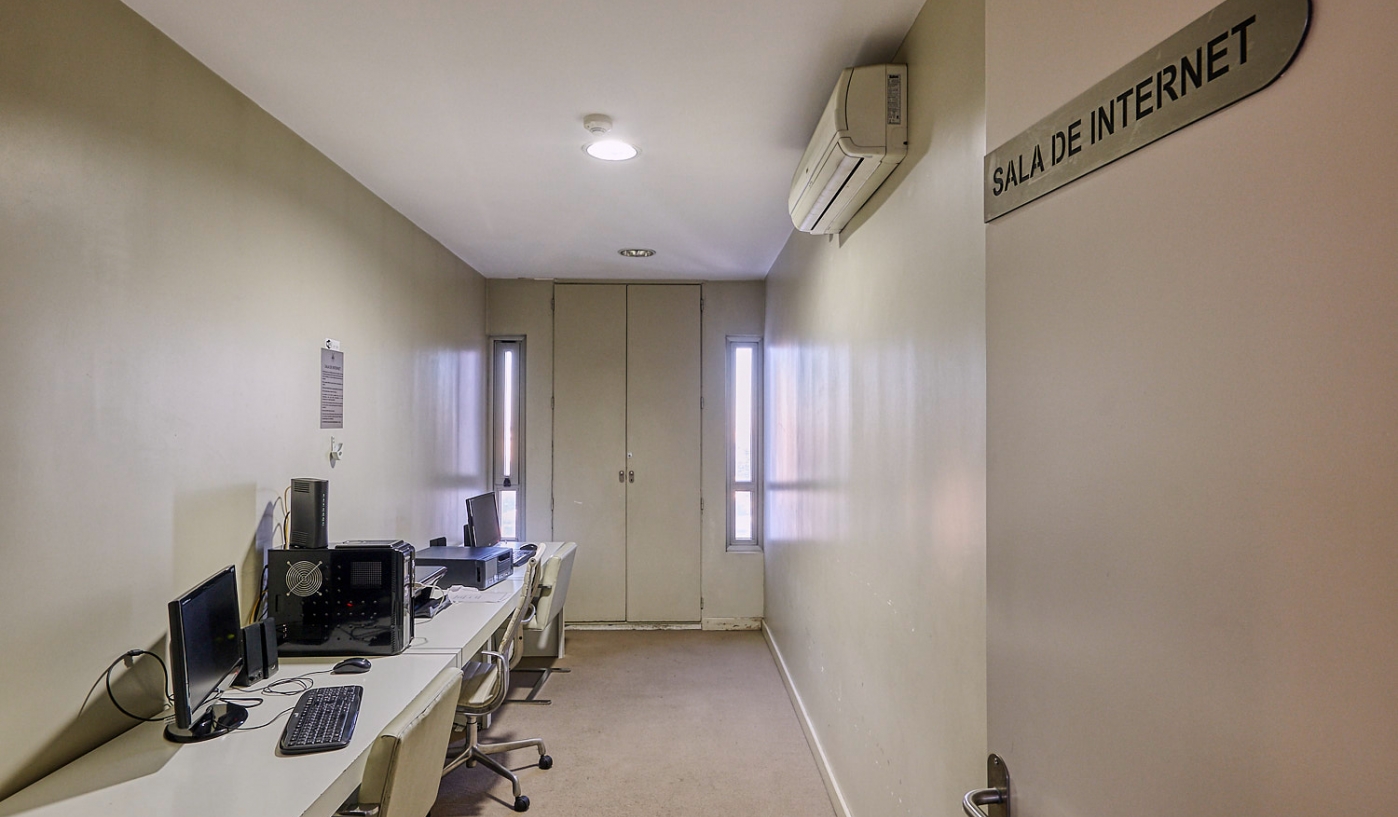 Top Fully Remodeled Two Bedroom Apartment with Pool, Gym and Great Views