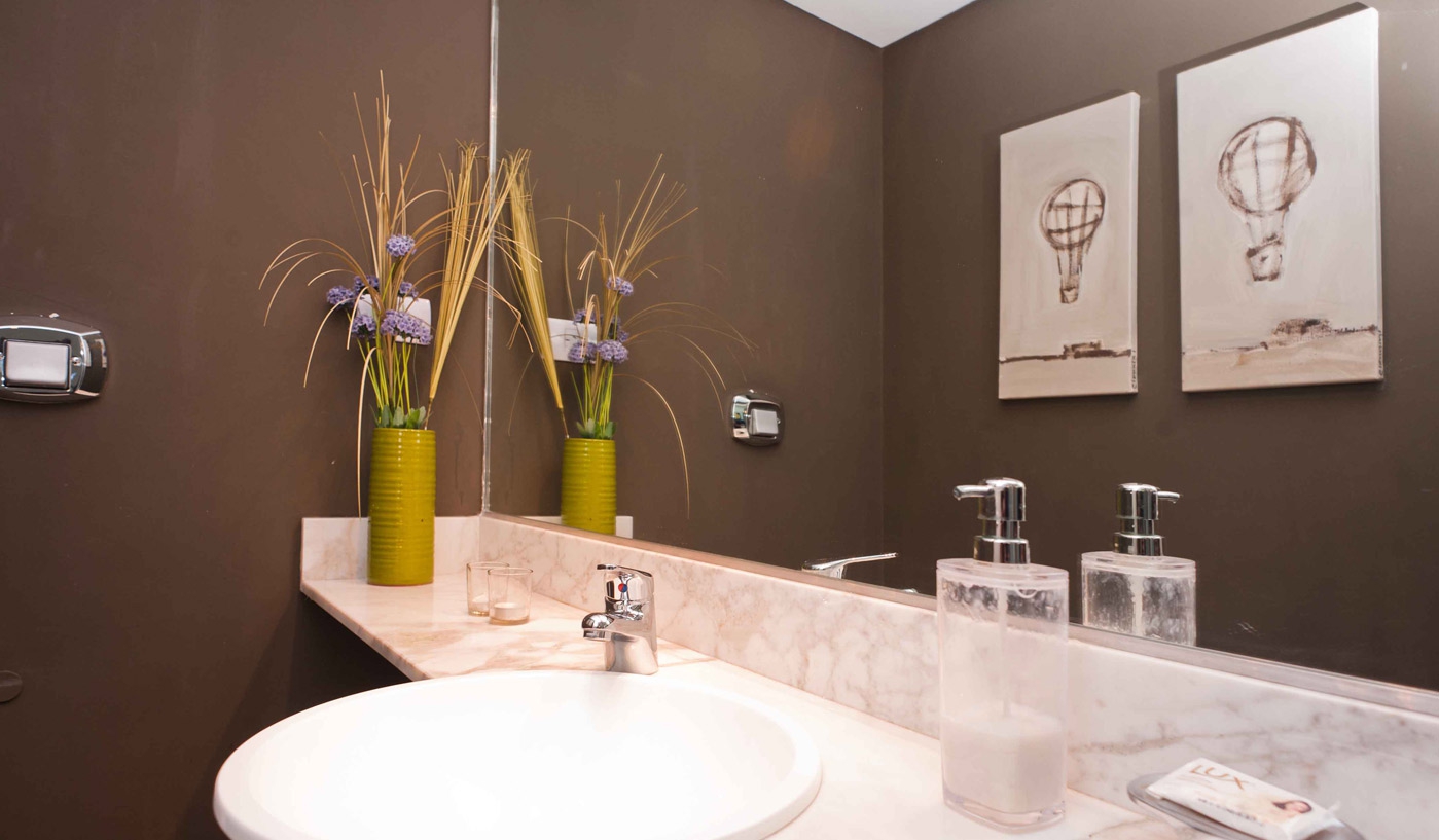 Spacious One Bedroom Penthouse Loft in Five Star Building