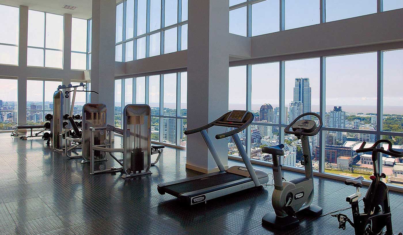 Spacious One Bedroom Penthouse Loft in Five Star Building