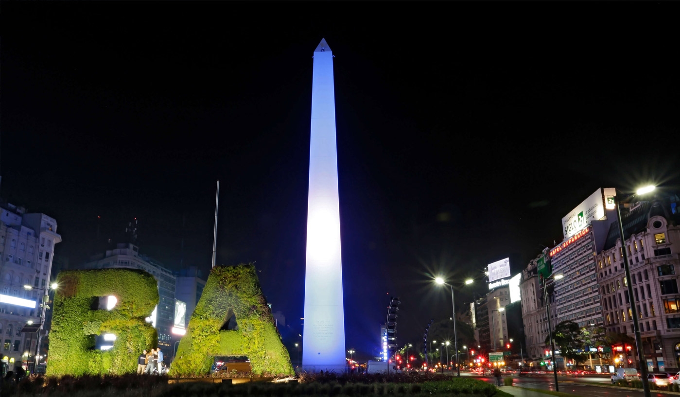 Contrasting architectural styles, historic places and cultural, gastronomical and commercial experiences