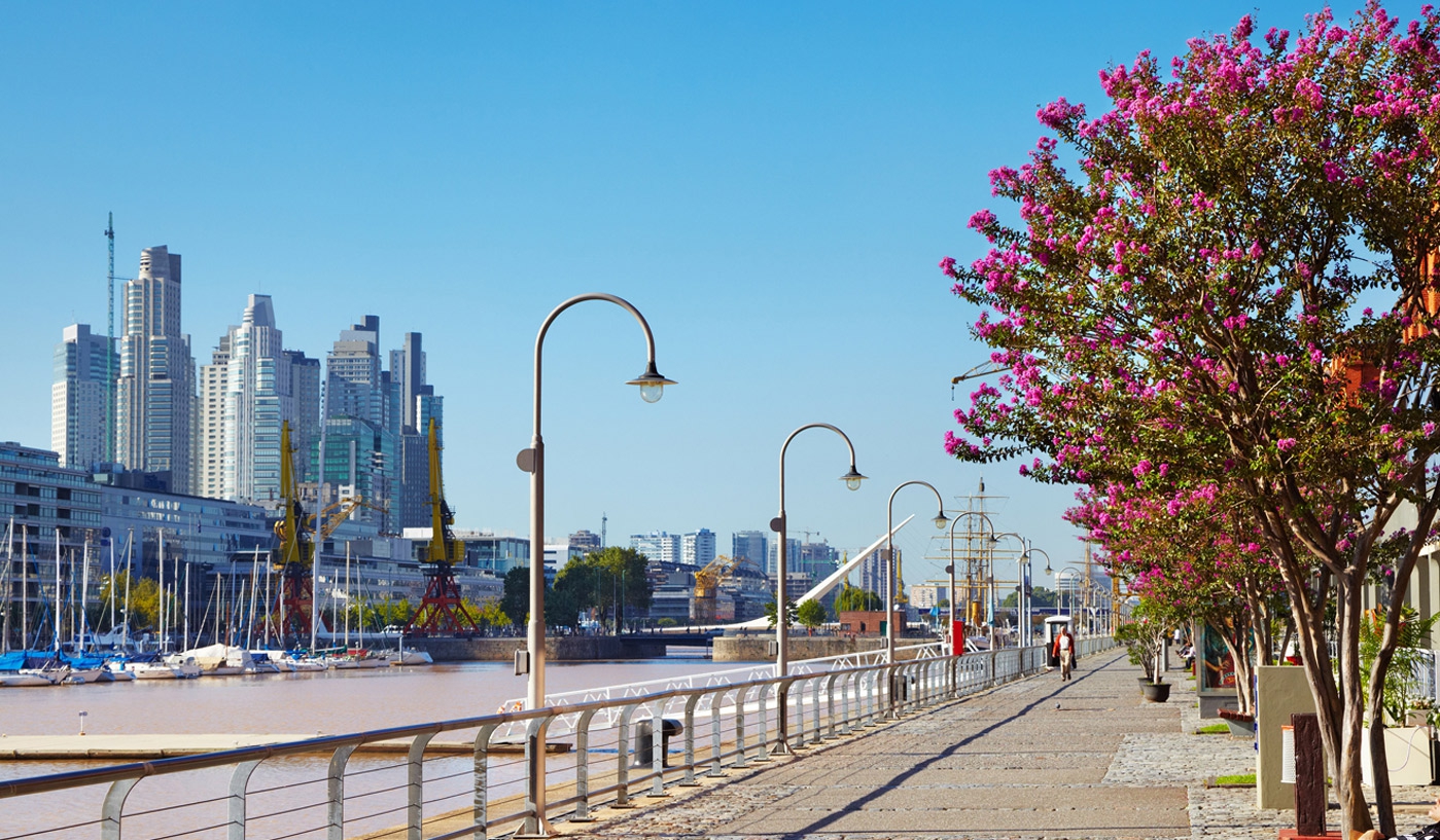 A waterfront contemporary neighborhood famed for its al-fresco dining and great nightlife â€“ Think destination docklands!